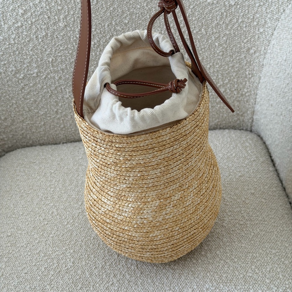 Zara woven bucket bag in brown and cream.
New, No tags - Picture 6 of 9